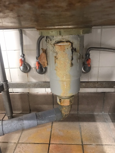 静岡市　店舗排水管水漏れ修理