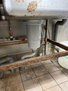 島田市　厨房排水管水漏れ修理