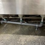 焼津市　厨房排水管水漏れ修理