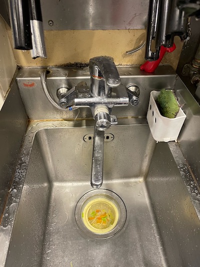 静岡市　厨房蛇口水漏れ修理