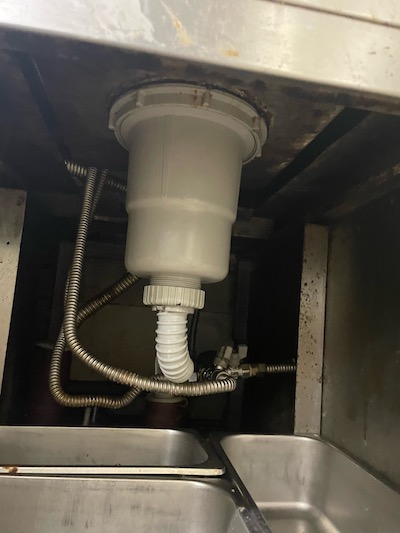 焼津市　厨房シンク水漏れ修理
