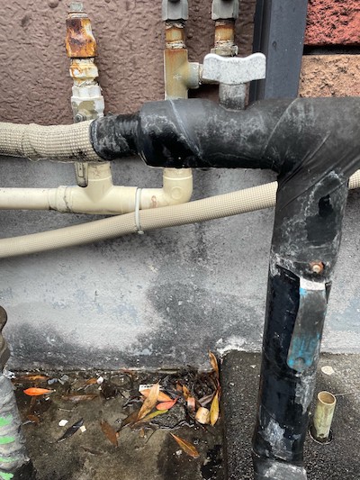 藤枝市　給湯器配管水漏れ修理