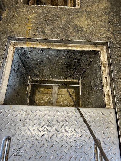 静岡市駿河区小鹿  高圧洗浄作業